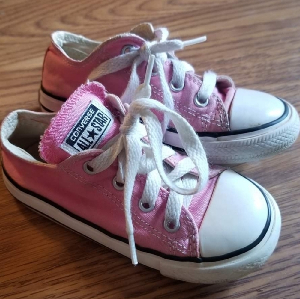 Pink converse